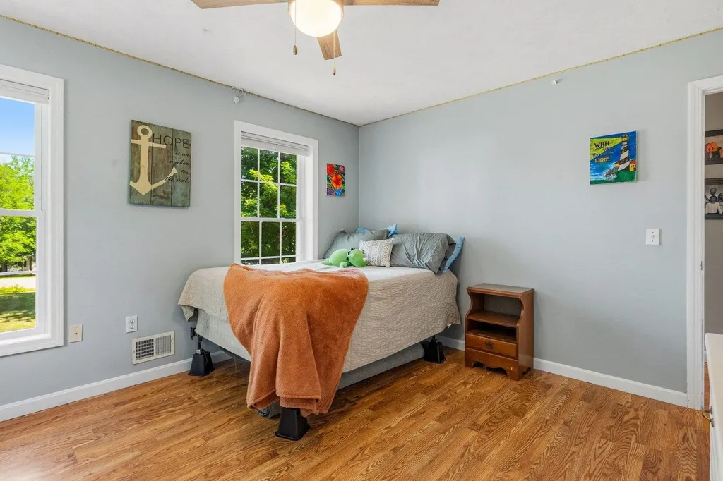 13 Robinson Street Brentwood NH 03833