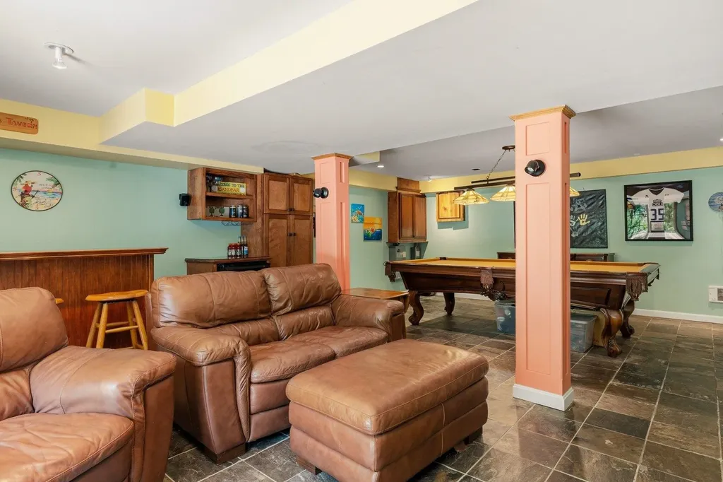 13 Robinson Street Brentwood NH 03833
