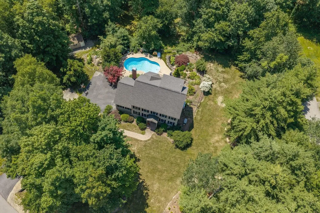 13 Robinson Street Brentwood NH 03833