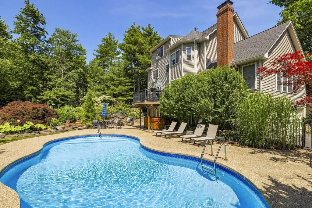 13 Robinson Street Brentwood NH 03833