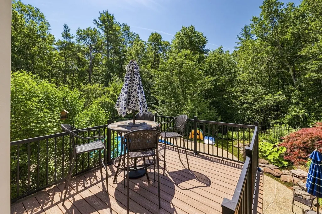 13 Robinson Street Brentwood NH 03833
