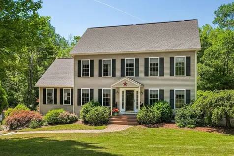 13 Robinson Street Brentwood NH 03833