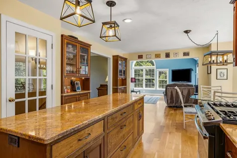 13 Robinson Street Brentwood NH 03833