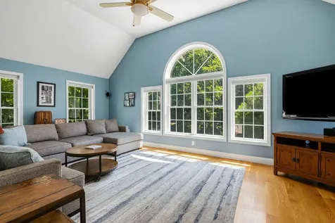 13 Robinson Street Brentwood NH 03833