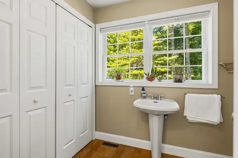 13 Robinson Street Brentwood NH 03833