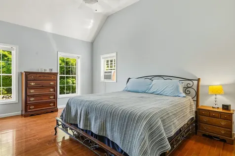 13 Robinson Street Brentwood NH 03833