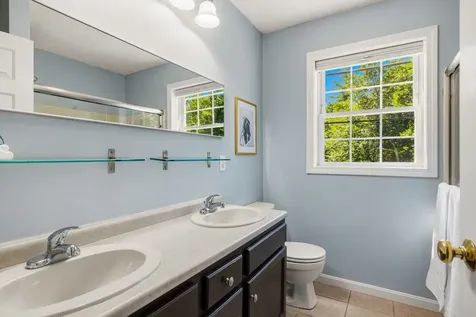 13 Robinson Street Brentwood NH 03833
