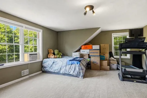 13 Robinson Street Brentwood NH 03833