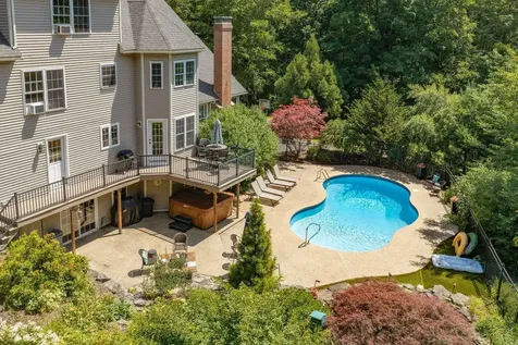 13 Robinson Street Brentwood NH 03833