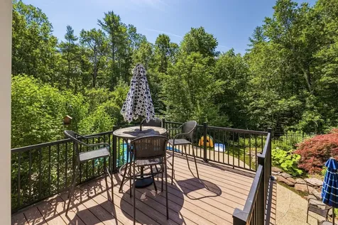 13 Robinson Street Brentwood NH 03833