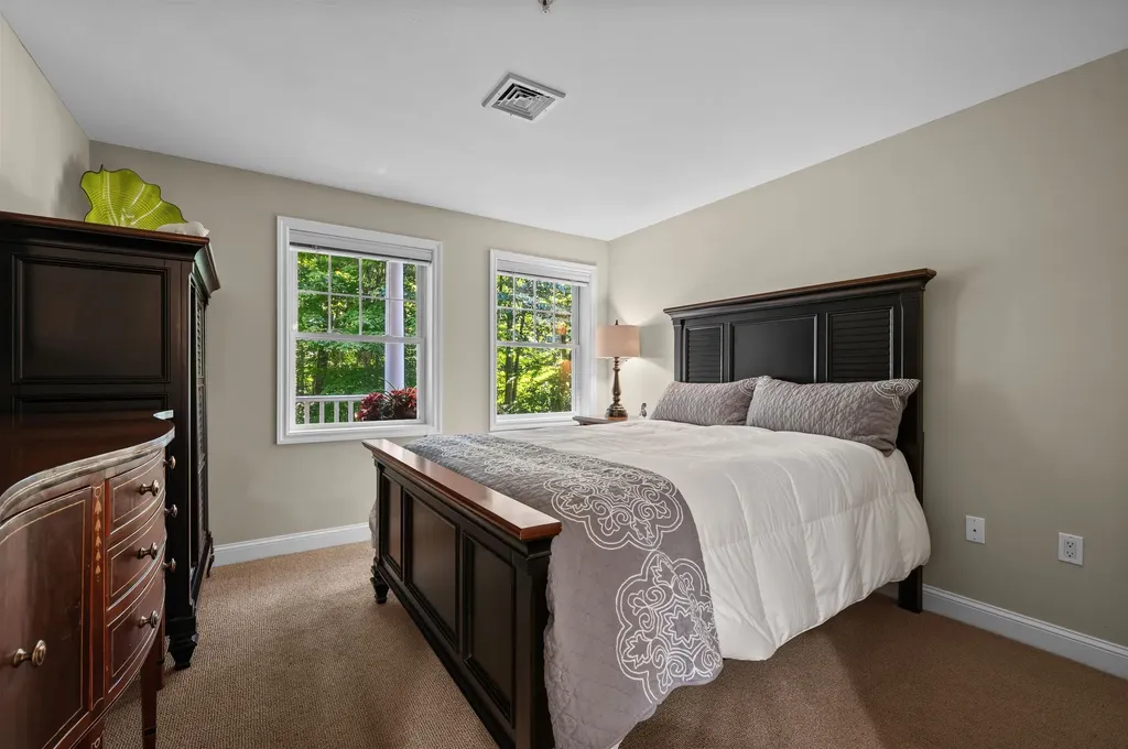 4 Sterling Hill Lane Exeter NH 03833