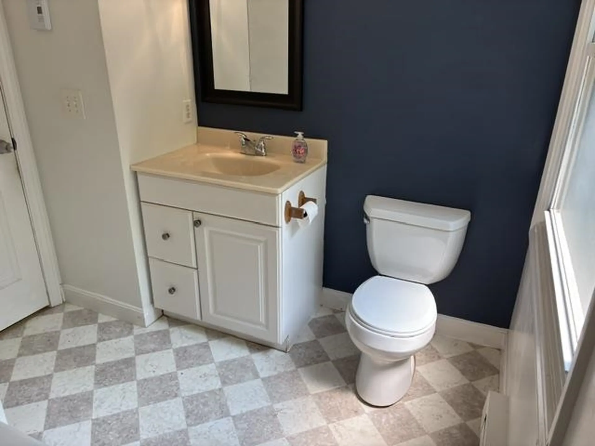 60 Heath Street Newton NH 03858