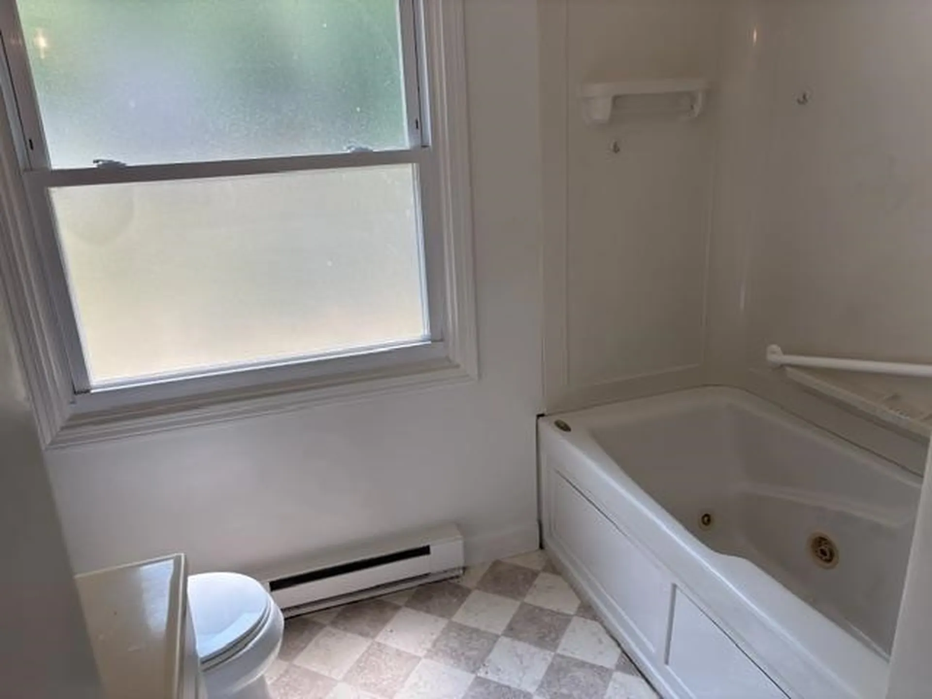 60 Heath Street Newton NH 03858