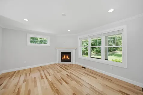 15 Newtown Plains Road Lee NH 03861