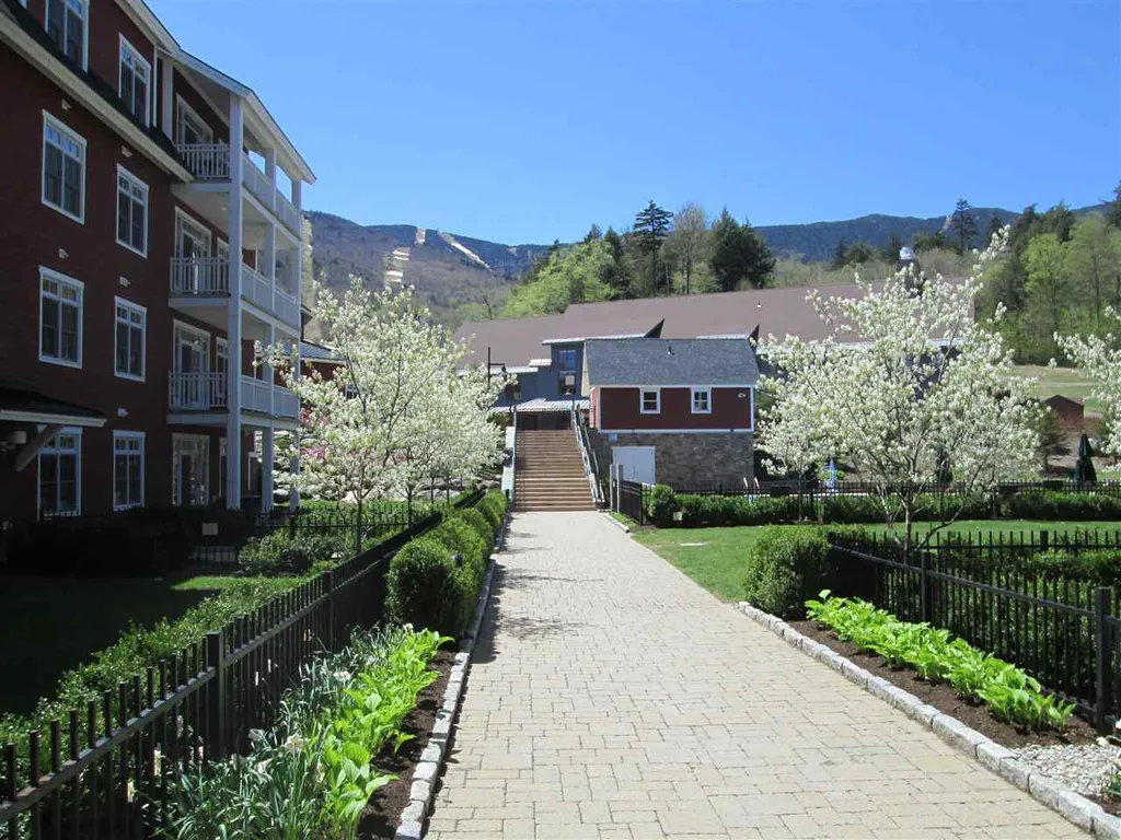 209 / Ii Clay Brook Warren VT 05674