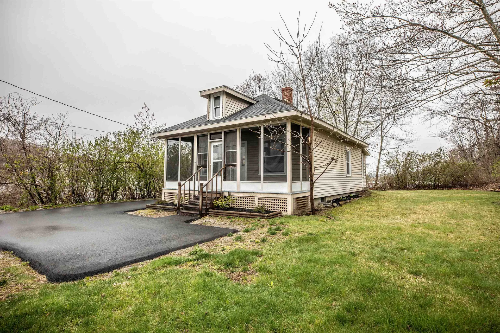 6 Alice Avenue Hooksett NH 03106