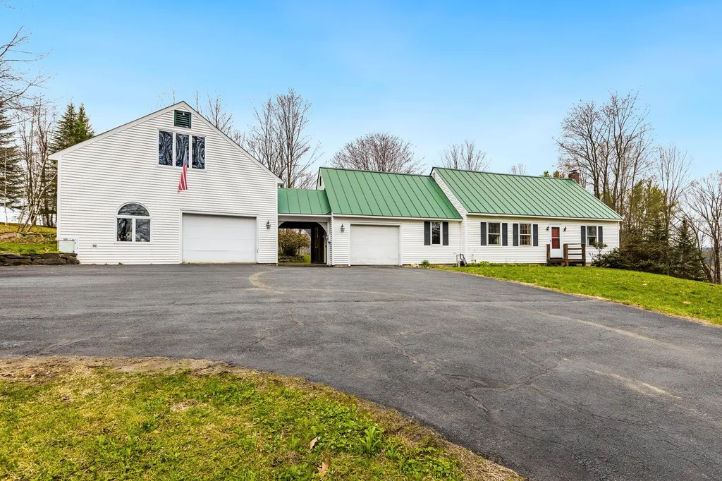 668 Center Of Town Road Hartford VT 05001