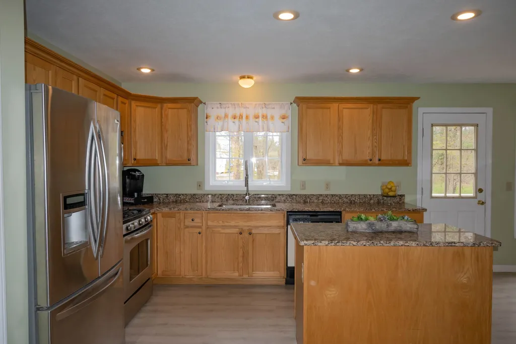 2 Tracey Lane Plaistow NH 03865