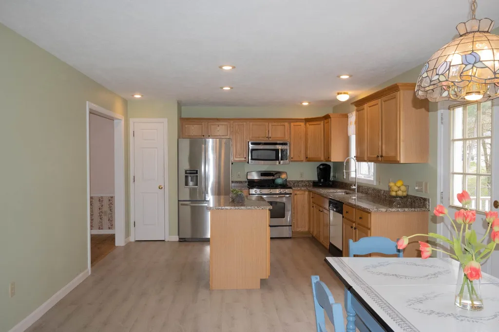 2 Tracey Lane Plaistow NH 03865