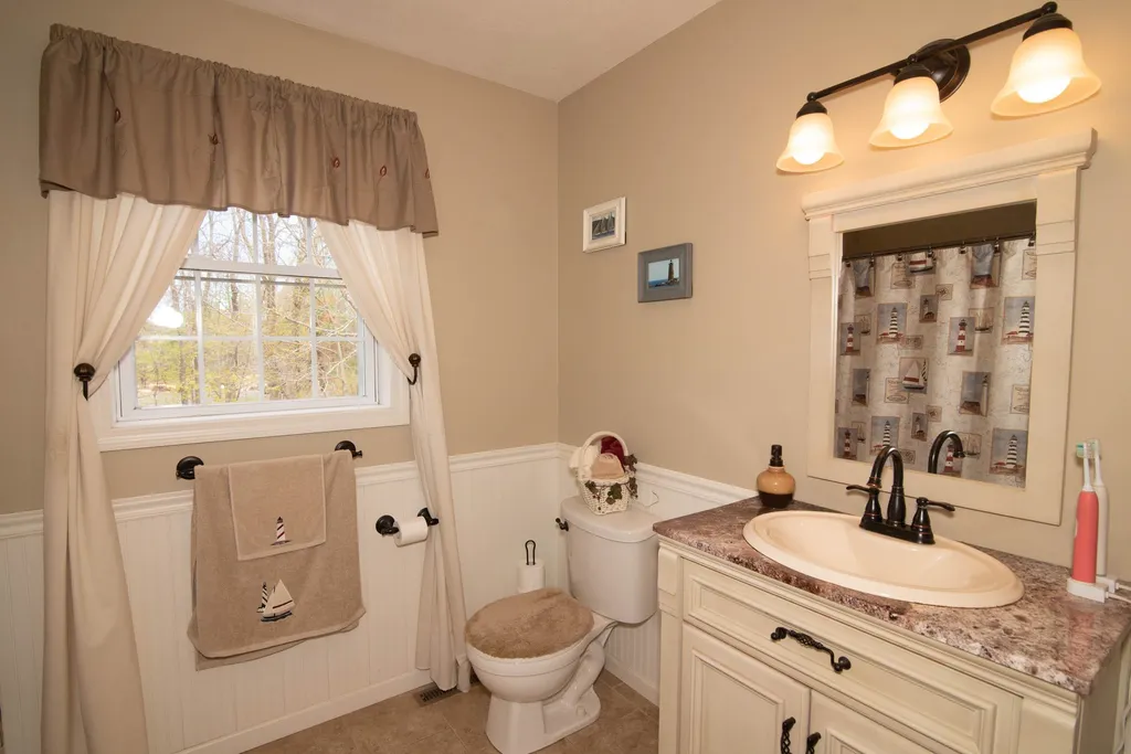 2 Tracey Lane Plaistow NH 03865