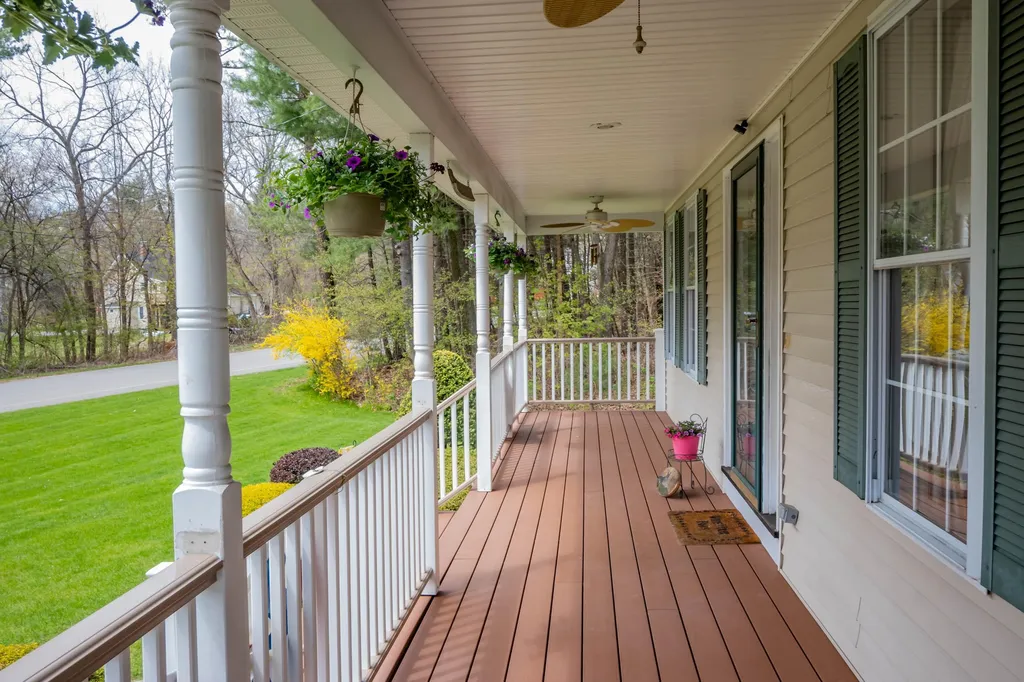 2 Tracey Lane Plaistow NH 03865