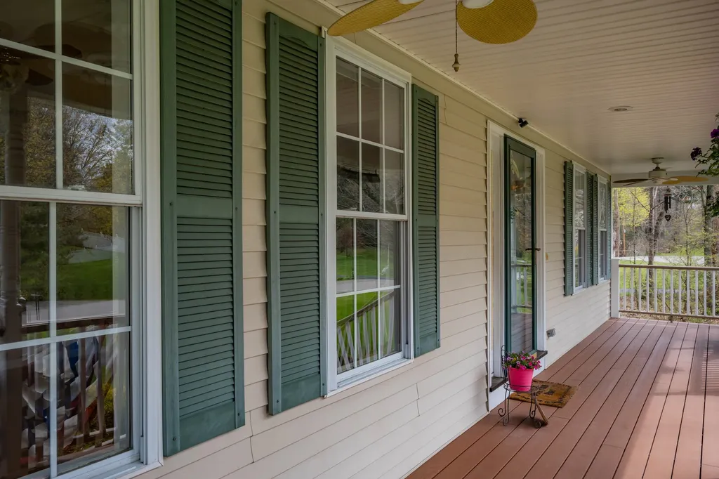 2 Tracey Lane Plaistow NH 03865
