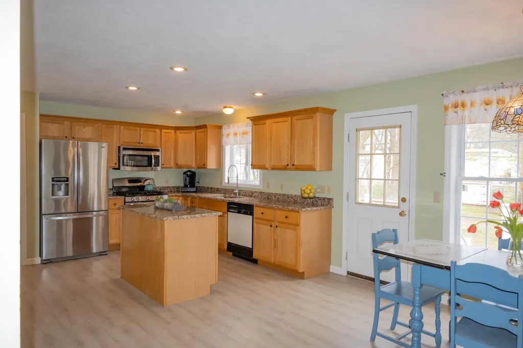 2 Tracey Lane Plaistow NH 03865