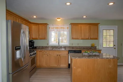 2 Tracey Lane Plaistow NH 03865