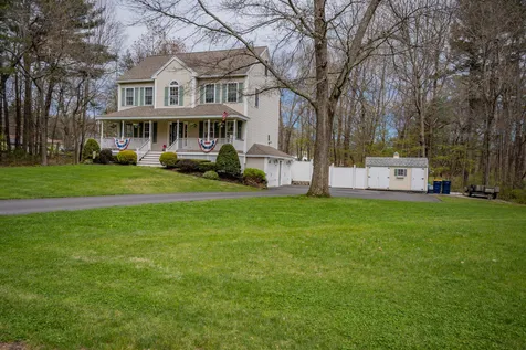 2 Tracey Lane Plaistow NH 03865