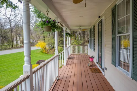 2 Tracey Lane Plaistow NH 03865