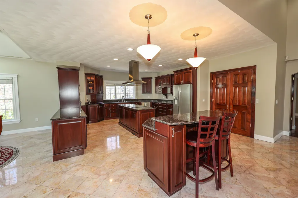 5 Crestwood Lane Nashua NH 03062