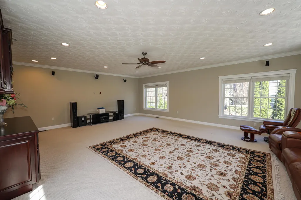 5 Crestwood Lane Nashua NH 03062