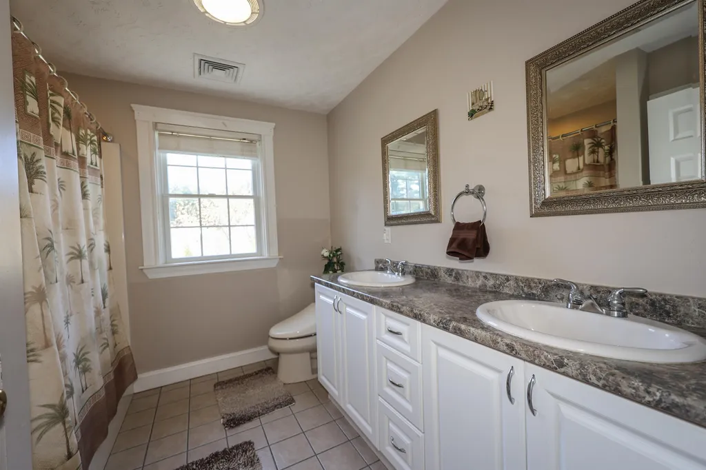 5 Crestwood Lane Nashua NH 03062