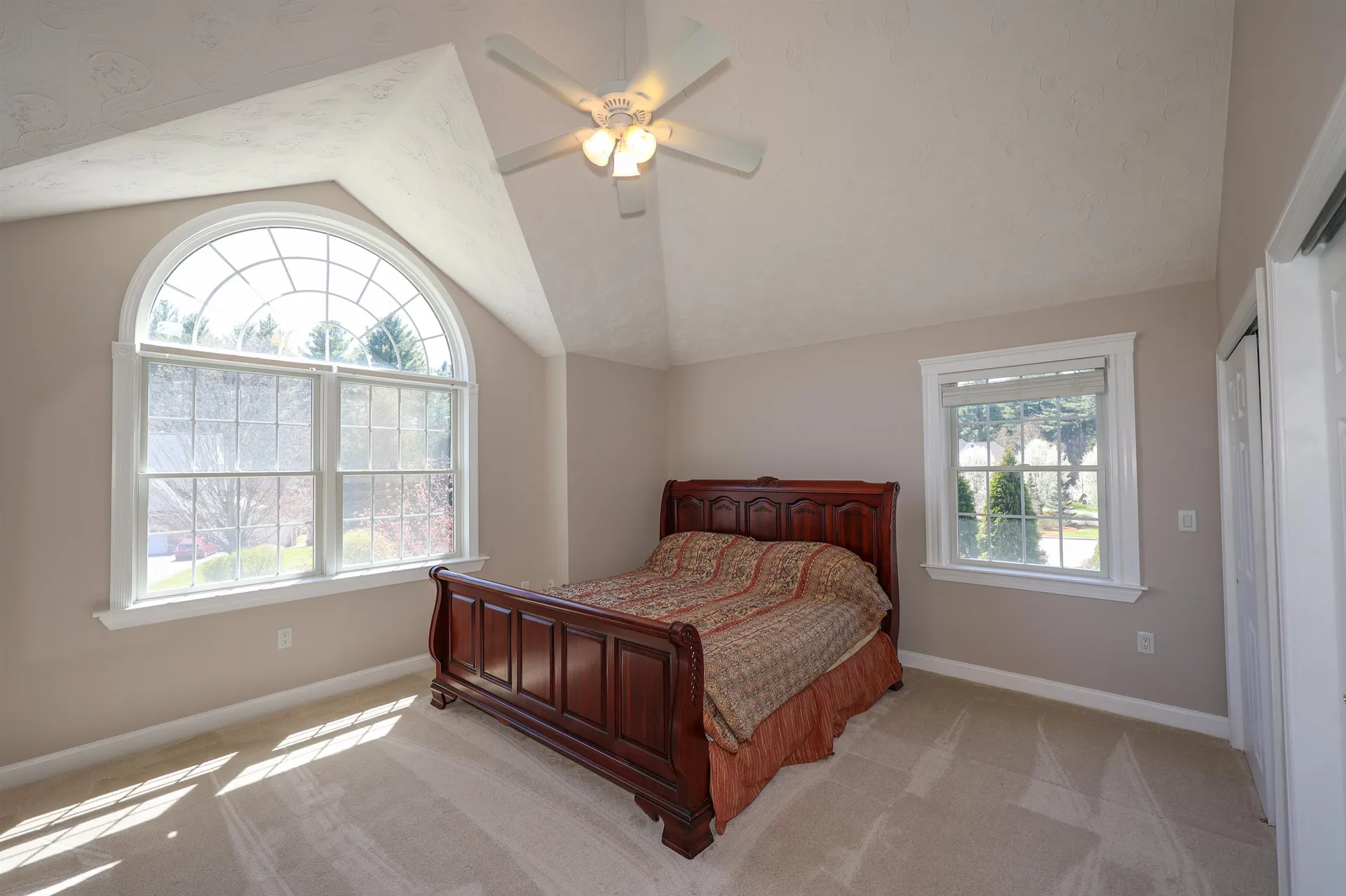 5 Crestwood Lane Nashua NH 03062