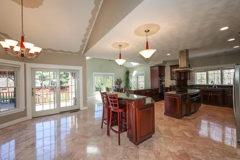 5 Crestwood Lane Nashua NH 03062