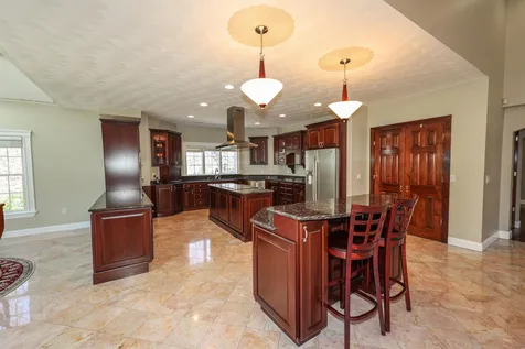 5 Crestwood Lane Nashua NH 03062