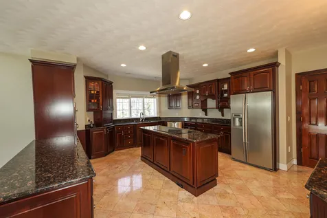5 Crestwood Lane Nashua NH 03062