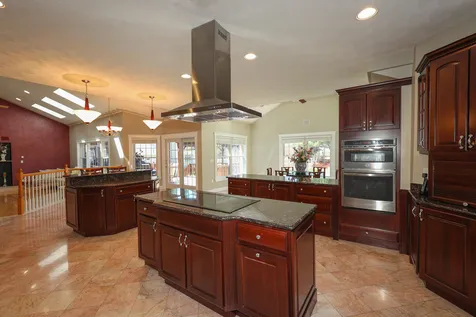 5 Crestwood Lane Nashua NH 03062