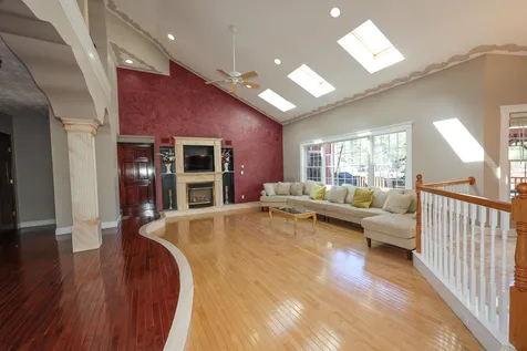 5 Crestwood Lane Nashua NH 03062