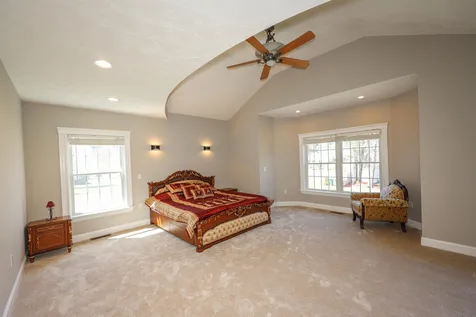 5 Crestwood Lane Nashua NH 03062