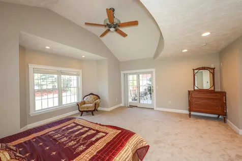 5 Crestwood Lane Nashua NH 03062