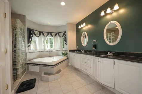 5 Crestwood Lane Nashua NH 03062