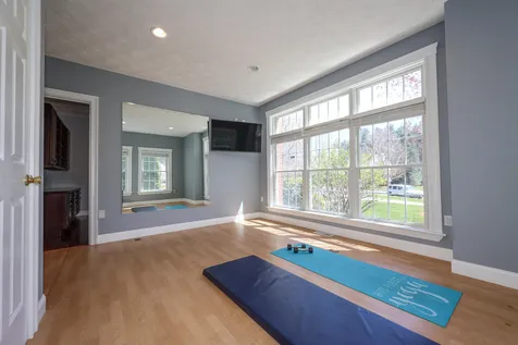 5 Crestwood Lane Nashua NH 03062