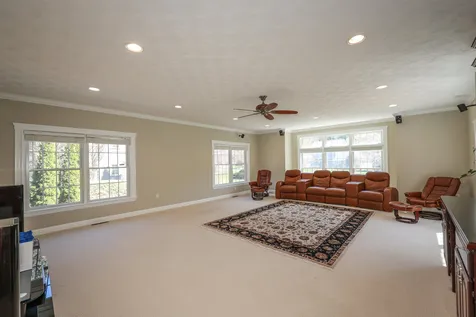 5 Crestwood Lane Nashua NH 03062