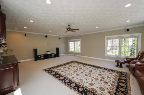 5 Crestwood Lane Nashua NH 03062