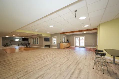 5 Crestwood Lane Nashua NH 03062