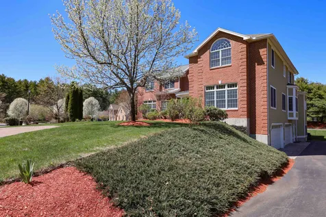 5 Crestwood Lane Nashua NH 03062