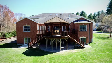 5 Crestwood Lane Nashua NH 03062