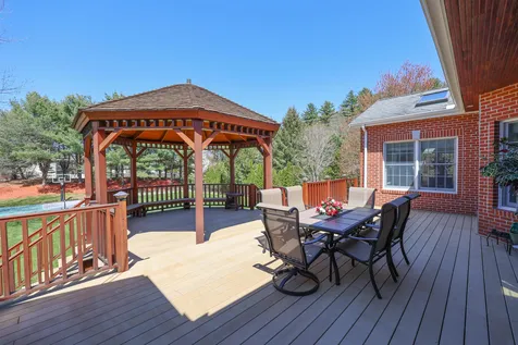 5 Crestwood Lane Nashua NH 03062