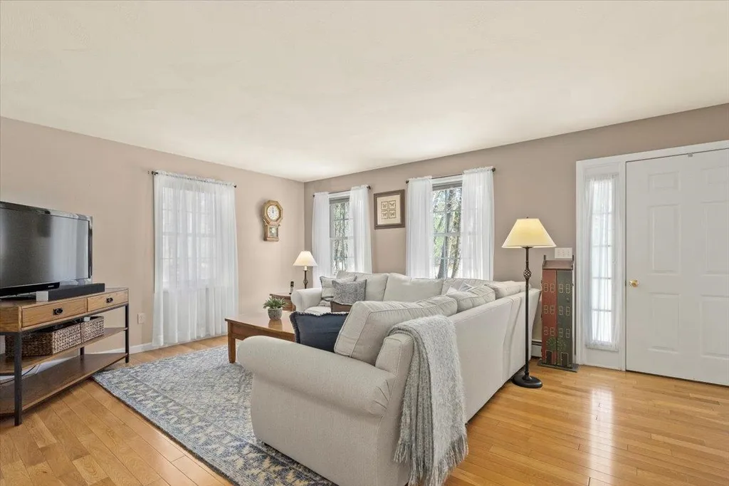 111 Juniper Drive Goffstown NH 03045